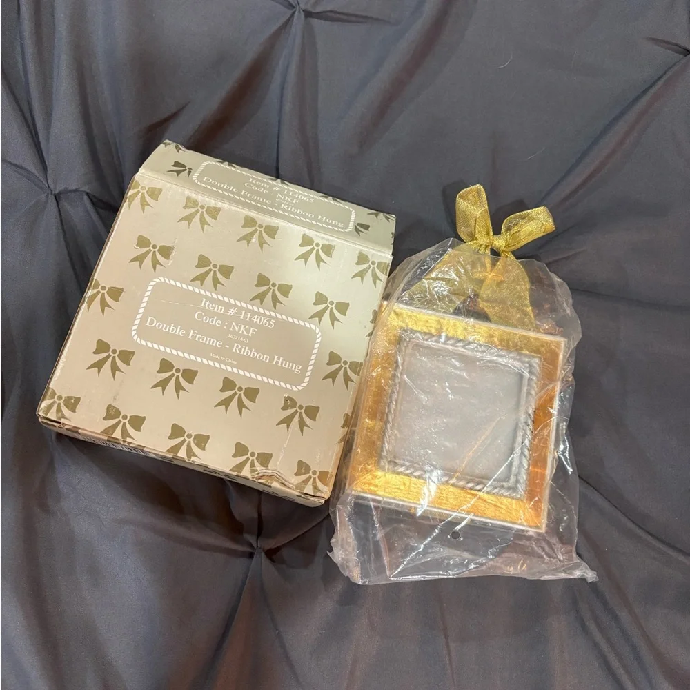 NIB Gold Double Hanging Photo‎ Frame - Picture 2 of 6